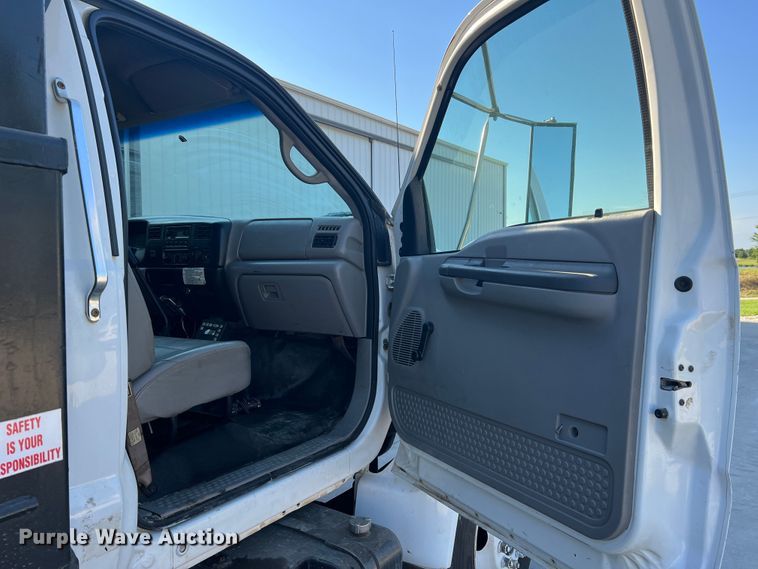 image for item MR9824 2000 Ford F750 Super Duty XL  dump truck