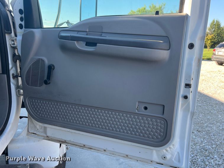 image for item MR9824 2000 Ford F750 Super Duty XL  dump truck