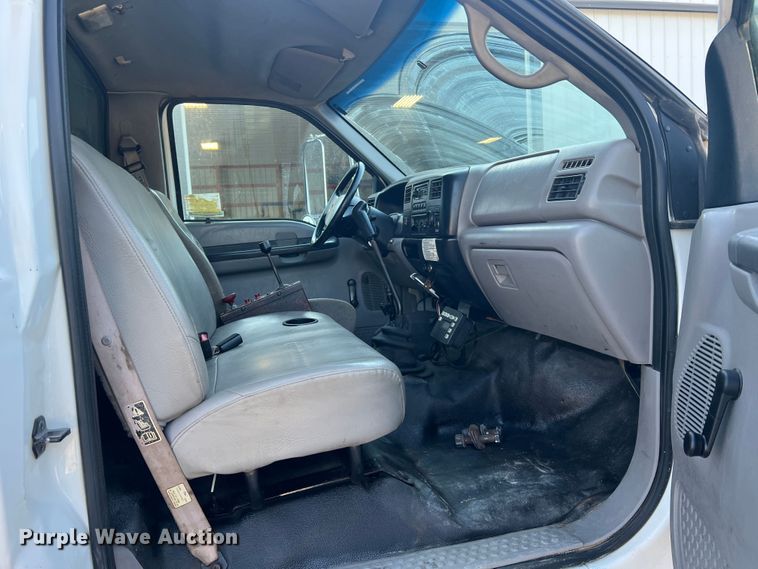 image for item MR9824 2000 Ford F750 Super Duty XL  dump truck