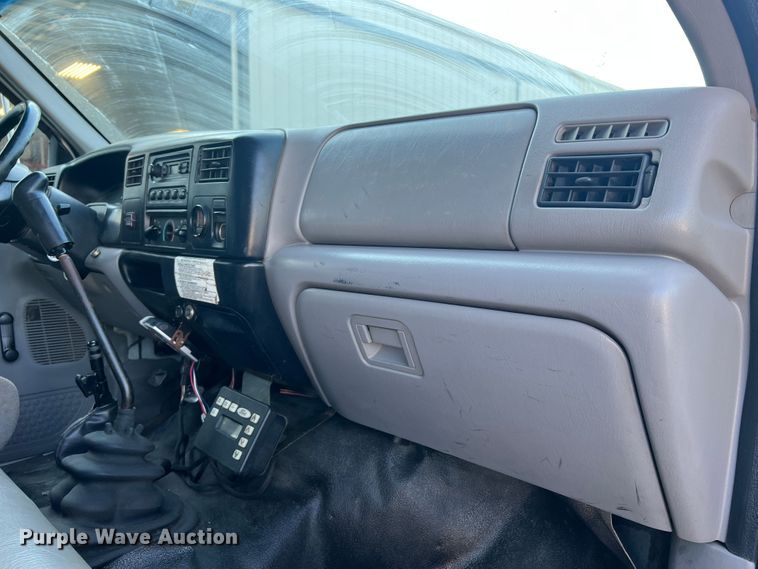 image for item MR9824 2000 Ford F750 Super Duty XL  dump truck