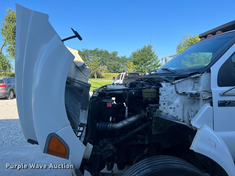 image for item MR9824 2000 Ford F750 Super Duty XL  dump truck