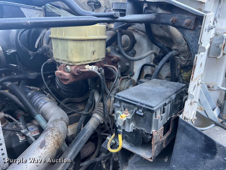 image for item MR9824 2000 Ford F750 Super Duty XL  dump truck