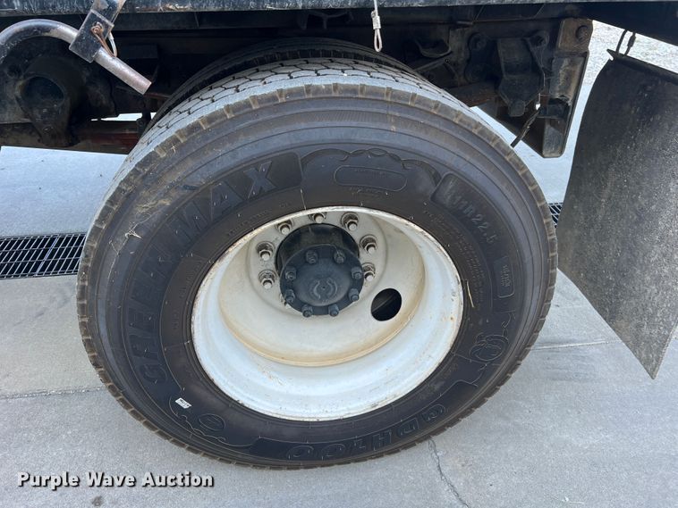 image for item MR9824 2000 Ford F750 Super Duty XL  dump truck