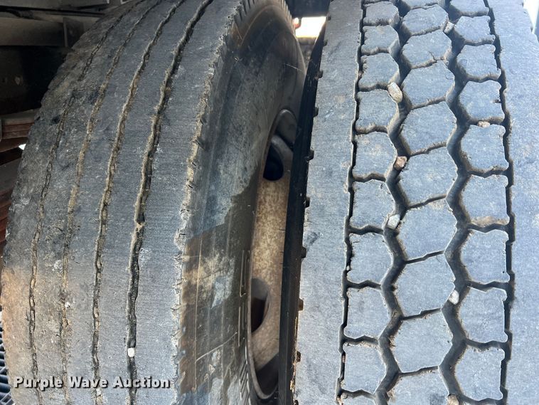 image for item MR9824 2000 Ford F750 Super Duty XL  dump truck