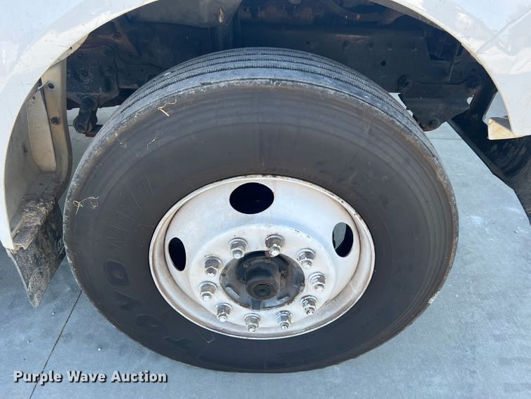 image for item MR9824 2000 Ford F750 Super Duty XL  dump truck