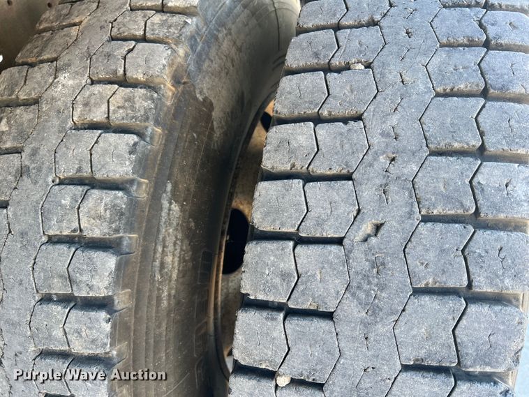 image for item MR9824 2000 Ford F750 Super Duty XL  dump truck