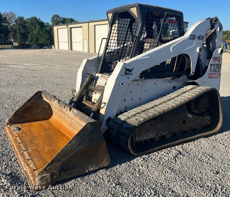 image for item MR9845 2009 Bobcat T320  tracked skid steer loader