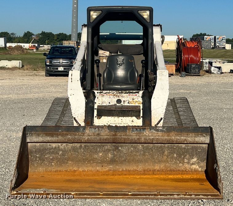 image for item MR9845 2009 Bobcat T320  tracked skid steer loader