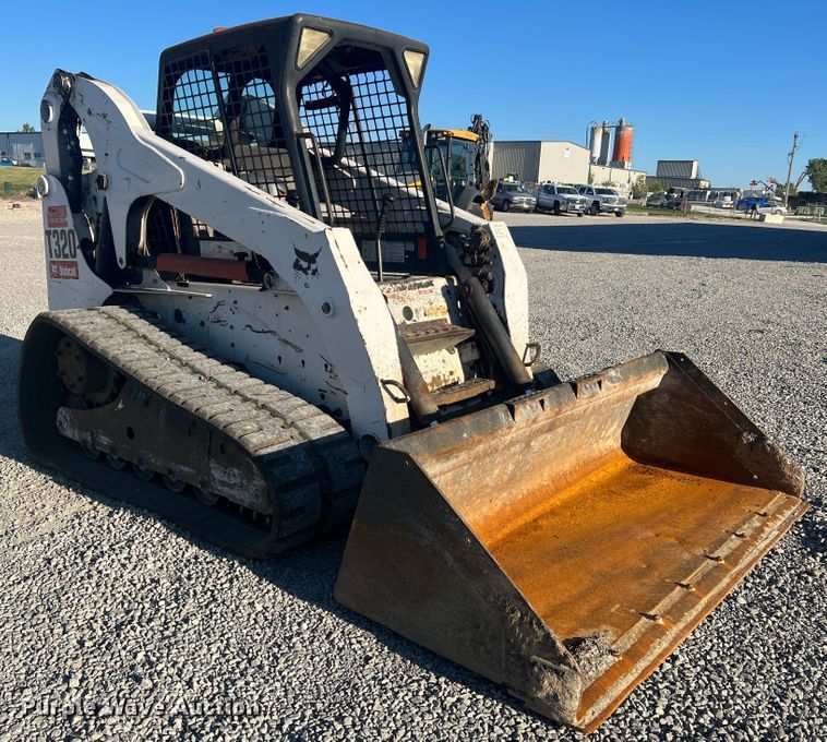 image for item MR9845 2009 Bobcat T320  tracked skid steer loader