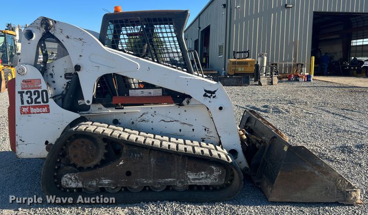image for item MR9845 2009 Bobcat T320  tracked skid steer loader