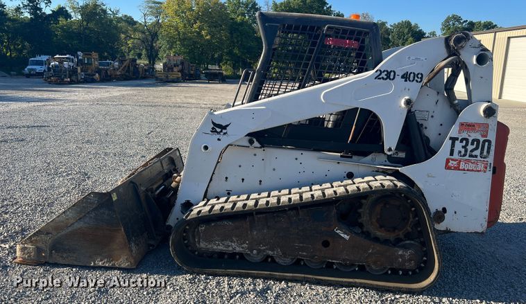 image for item MR9845 2009 Bobcat T320  tracked skid steer loader
