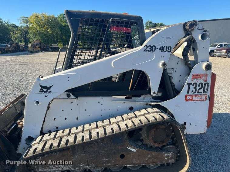 image for item MR9845 2009 Bobcat T320  tracked skid steer loader