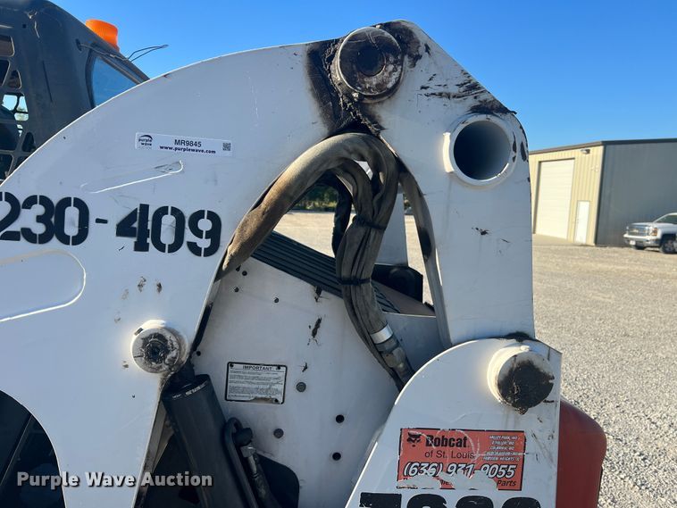 image for item MR9845 2009 Bobcat T320  tracked skid steer loader