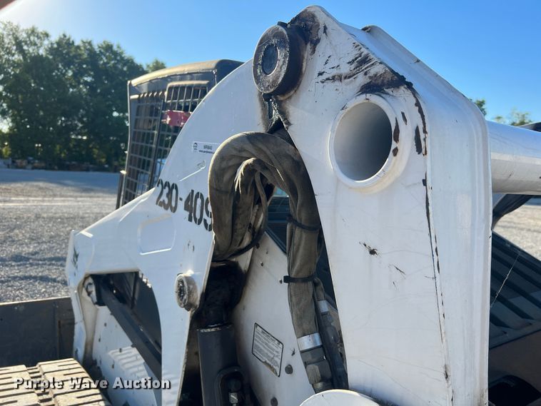 image for item MR9845 2009 Bobcat T320  tracked skid steer loader