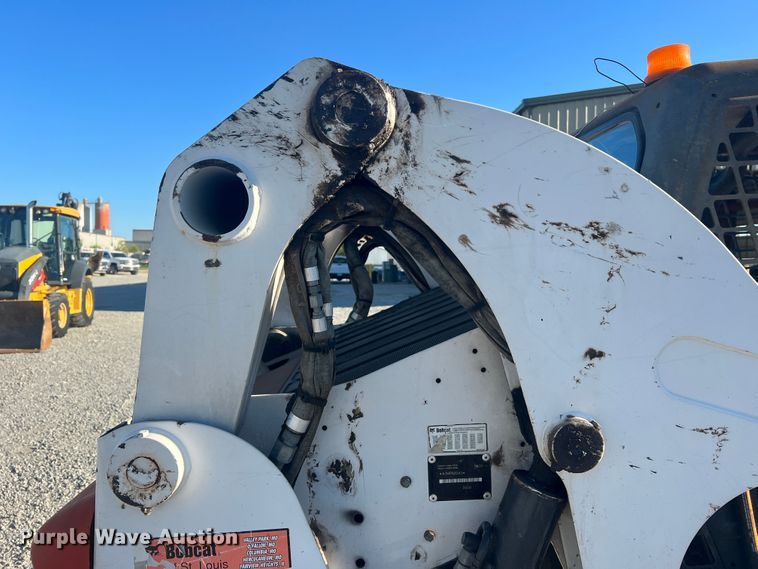 image for item MR9845 2009 Bobcat T320  tracked skid steer loader