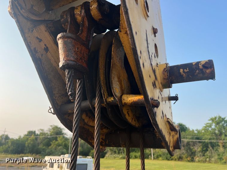 image for item MR9878 Drott 1800CC  crane