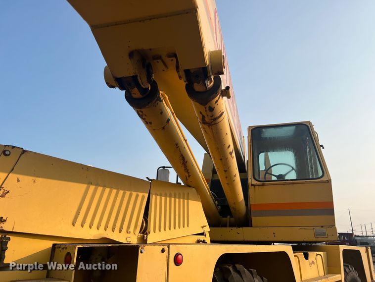 image for item MR9878 Drott 1800CC  crane