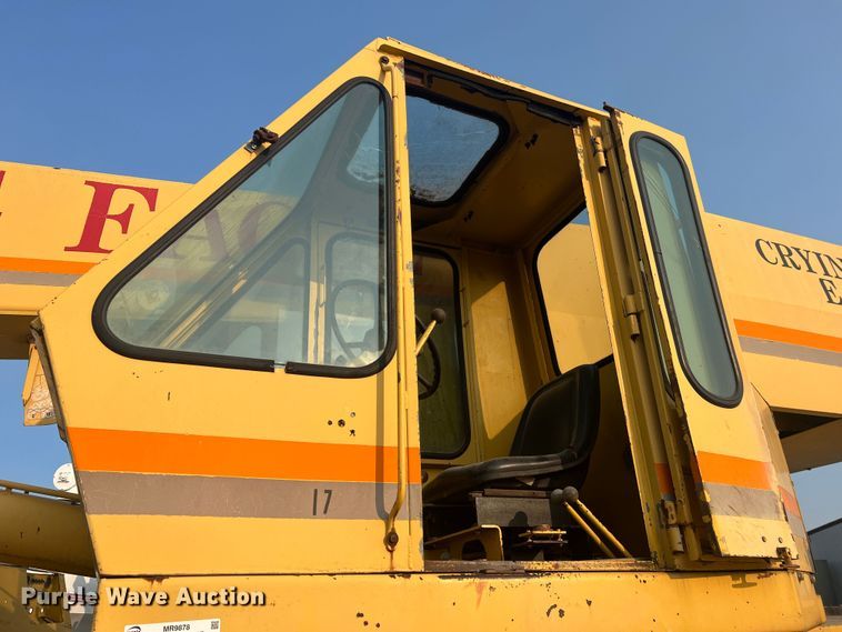 image for item MR9878 Drott 1800CC  crane