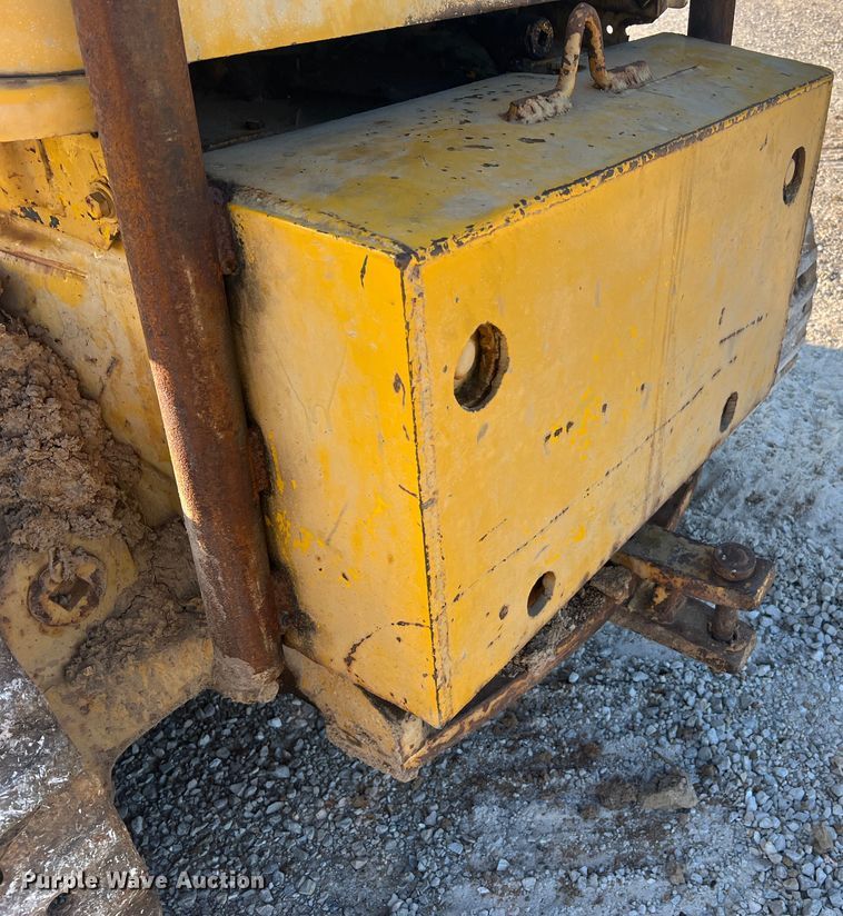 image for item MR9887 Allis Chalmers TS5  track loader