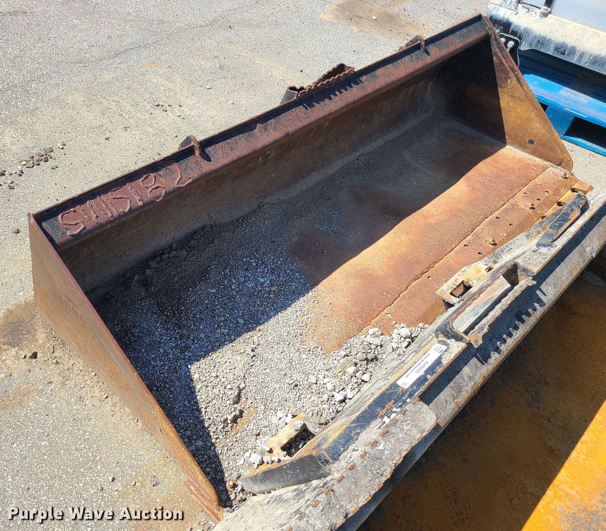 Caterpillar skid steer bucket in Overland Park, KS Item KH9355 sold