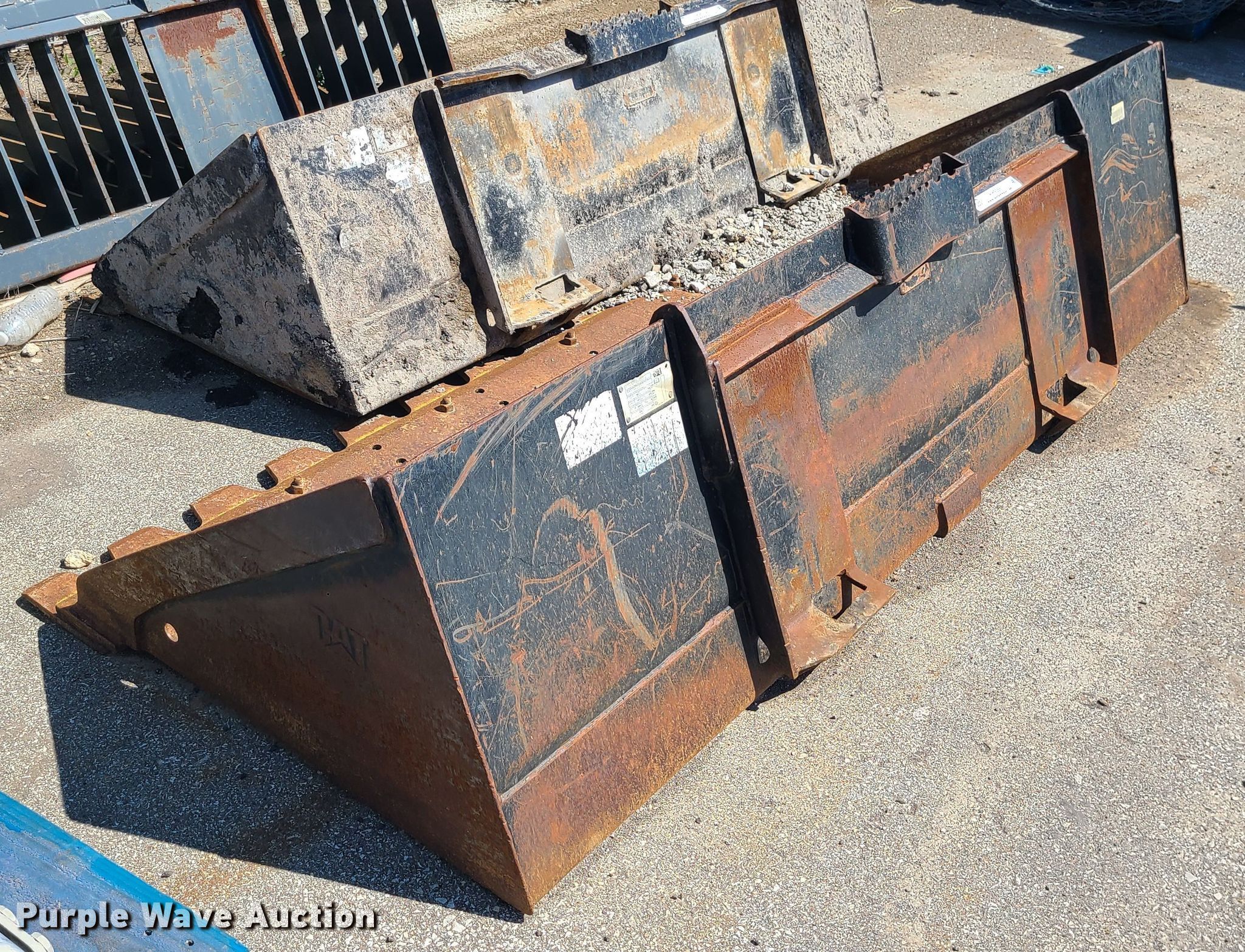 Caterpillar skid steer bucket in Overland Park, KS Item KH9355 sold