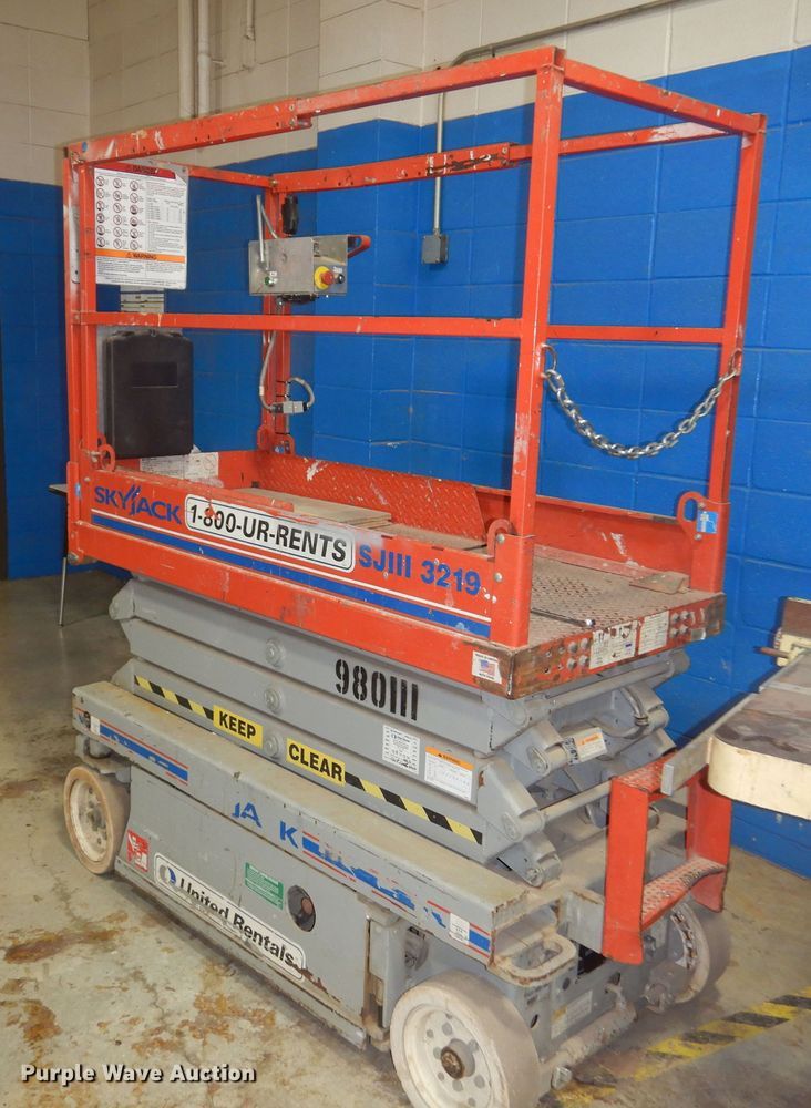 image for item DB7779 2007 Skyjack SJIII 3219  scissor lift