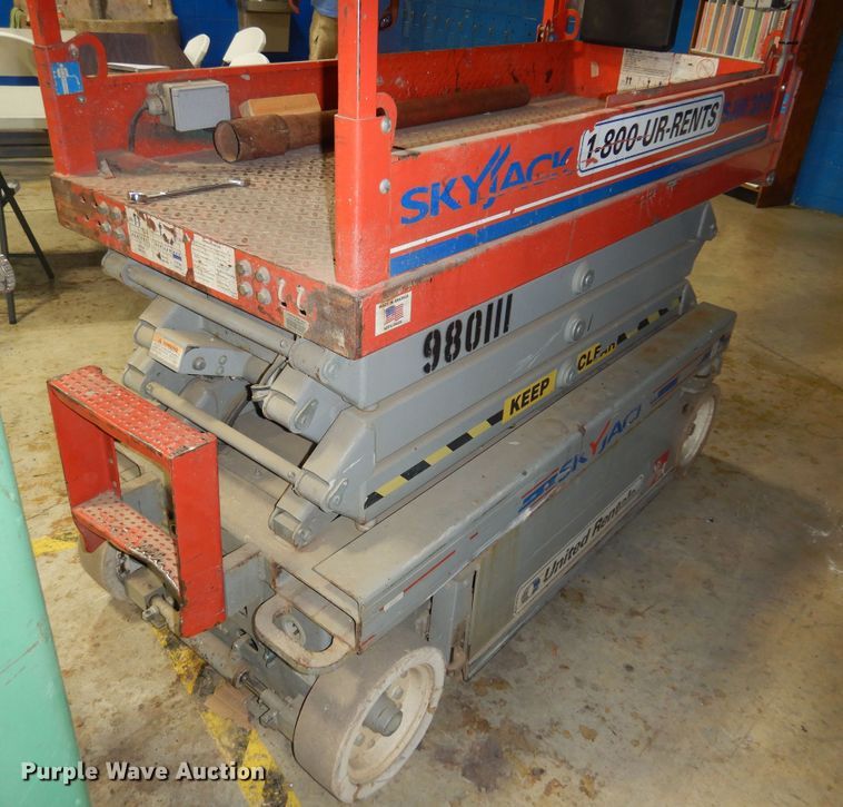 image for item DB7779 2007 Skyjack SJIII 3219  scissor lift