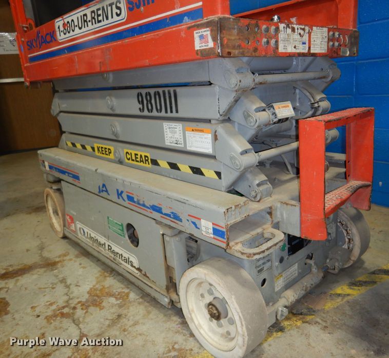 image for item DB7779 2007 Skyjack SJIII 3219  scissor lift