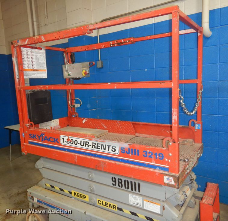 image for item DB7779 2007 Skyjack SJIII 3219  scissor lift