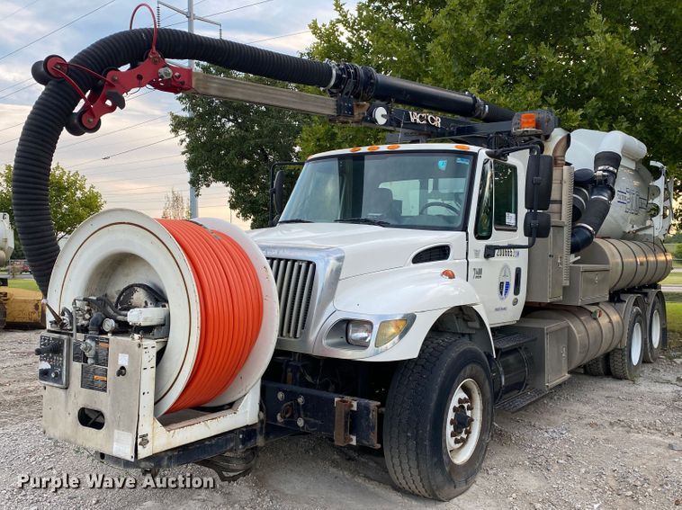image for item DK6471 2006 International 7400  sewer jetter truck