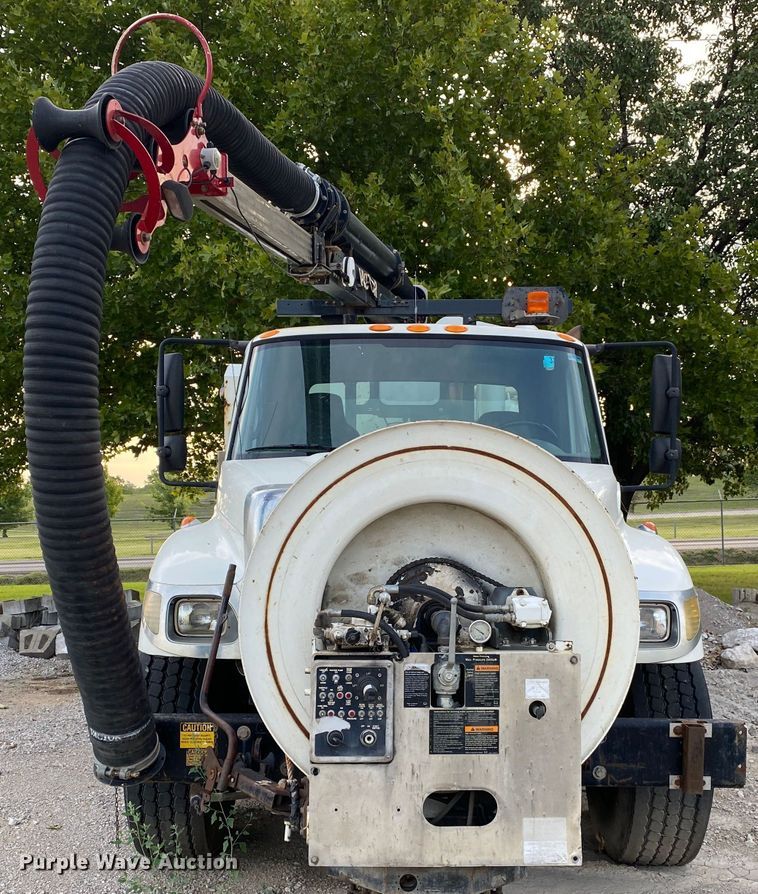 image for item DK6471 2006 International 7400  sewer jetter truck