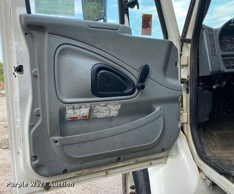 image for item DK6471 2006 International 7400  sewer jetter truck