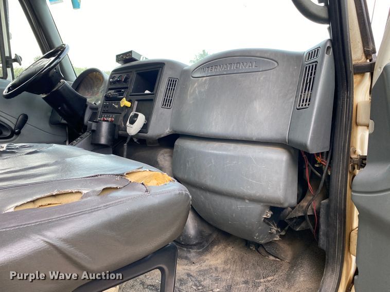 image for item DK6471 2006 International 7400  sewer jetter truck