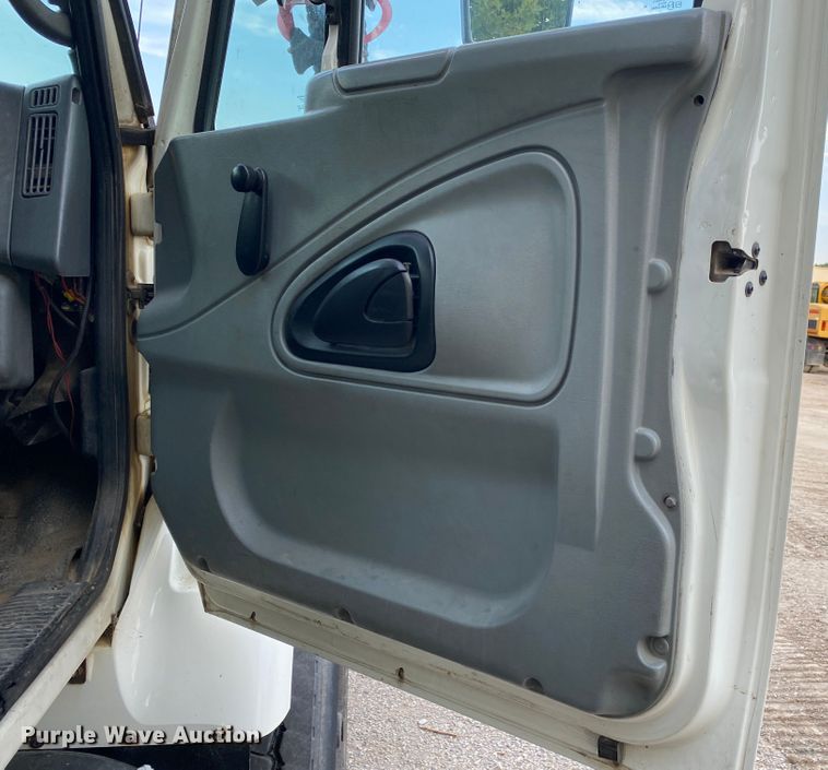 image for item DK6471 2006 International 7400  sewer jetter truck