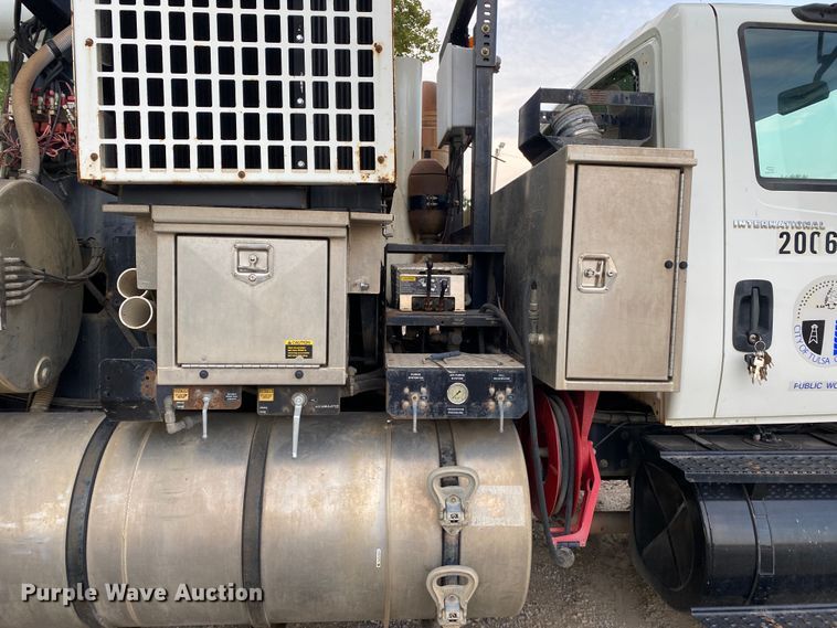 image for item DK6471 2006 International 7400  sewer jetter truck