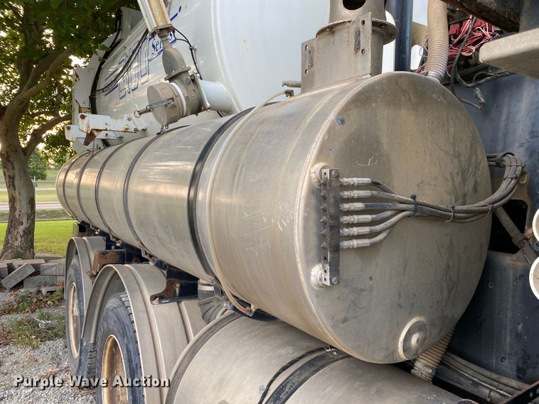 image for item DK6471 2006 International 7400  sewer jetter truck