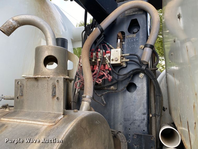 image for item DK6471 2006 International 7400  sewer jetter truck