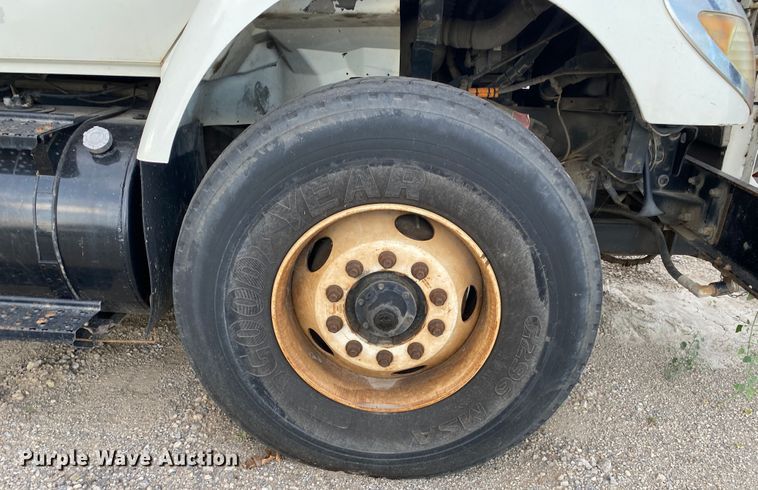 image for item DK6471 2006 International 7400  sewer jetter truck