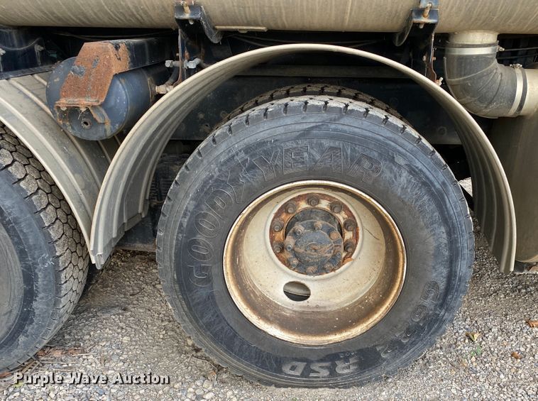 image for item DK6471 2006 International 7400  sewer jetter truck