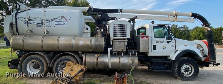 image for item DK6472 2003 International 7400  sewer jetter truck