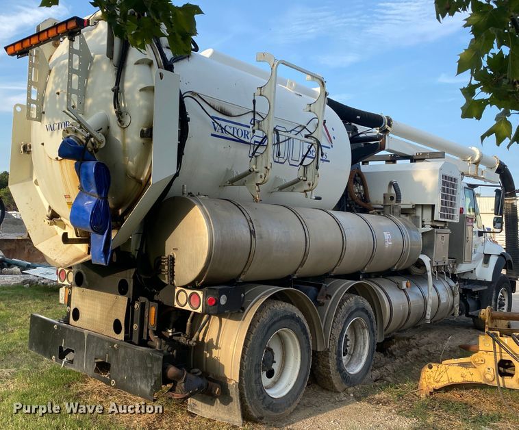 image for item DK6472 2003 International 7400  sewer jetter truck