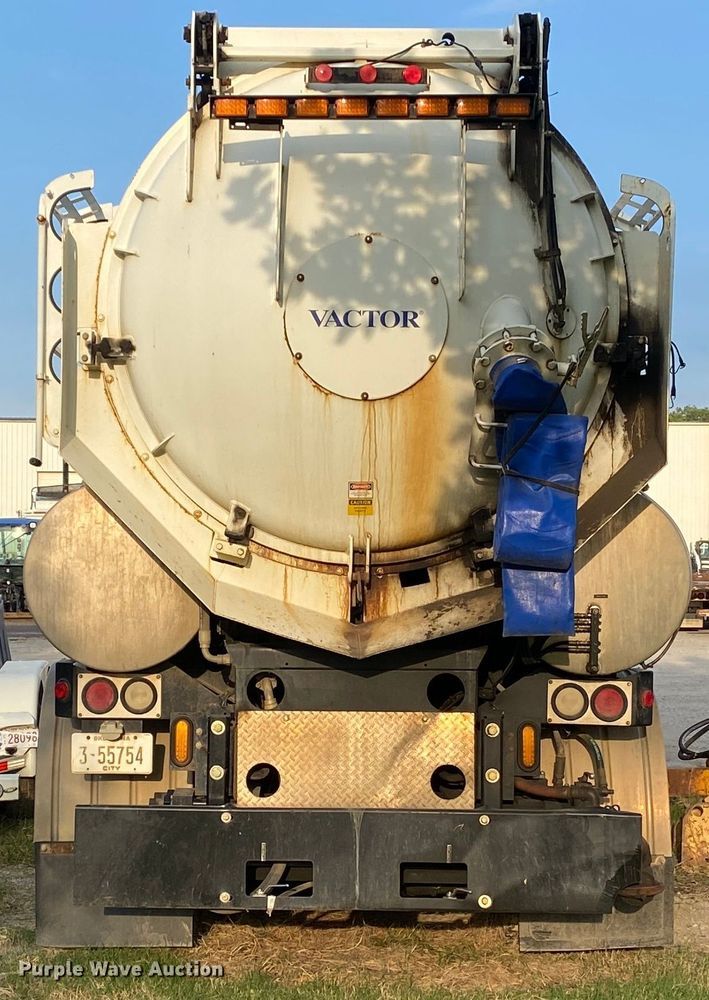 image for item DK6472 2003 International 7400  sewer jetter truck