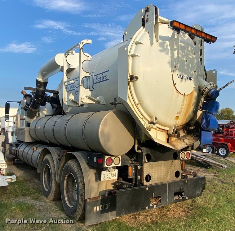 image for item DK6472 2003 International 7400  sewer jetter truck