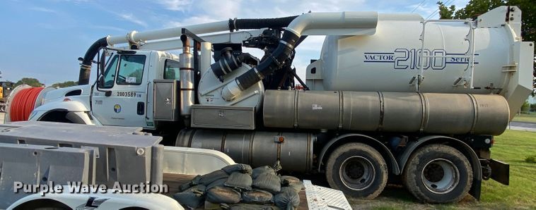 image for item DK6472 2003 International 7400  sewer jetter truck