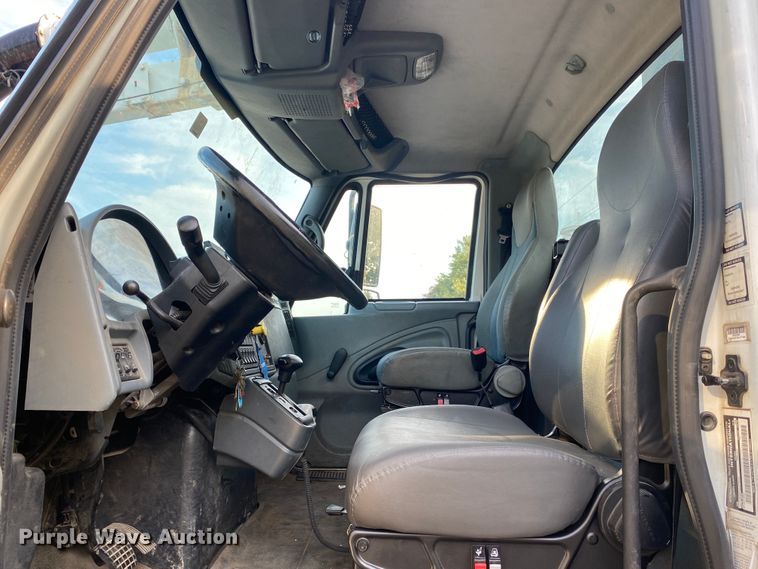 image for item DK6472 2003 International 7400  sewer jetter truck