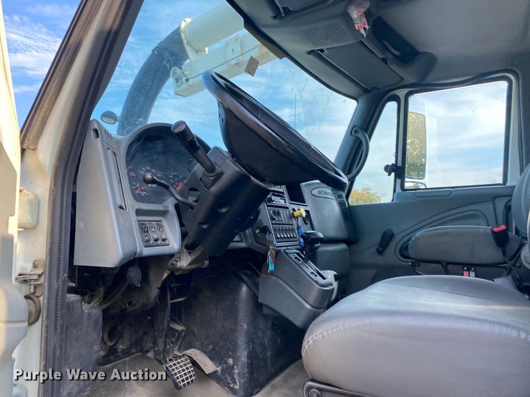 image for item DK6472 2003 International 7400  sewer jetter truck