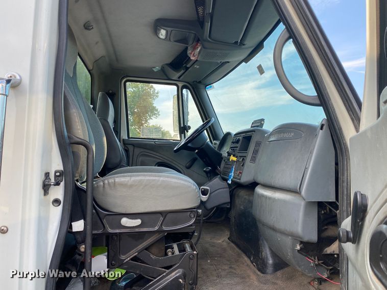 image for item DK6472 2003 International 7400  sewer jetter truck