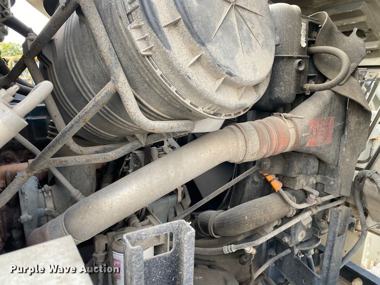 image for item DK6472 2003 International 7400  sewer jetter truck