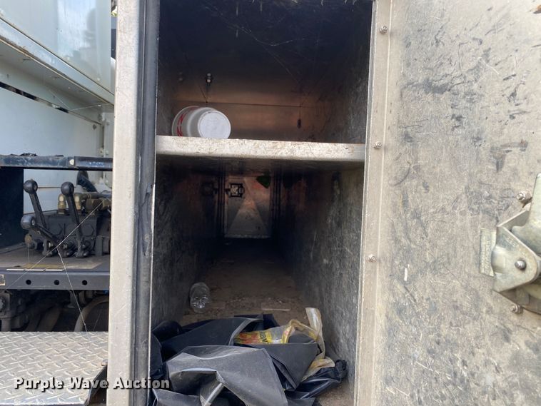 image for item DK6472 2003 International 7400  sewer jetter truck