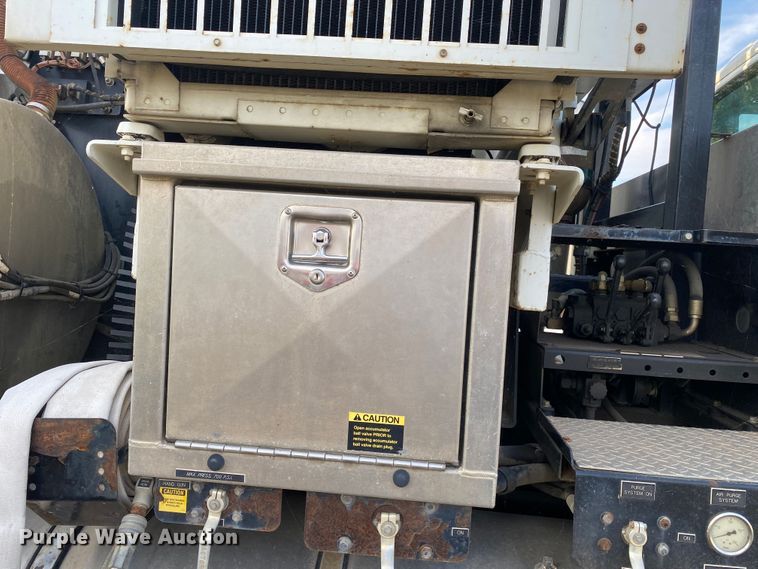 image for item DK6472 2003 International 7400  sewer jetter truck